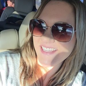 Meet your Posher, Janelle